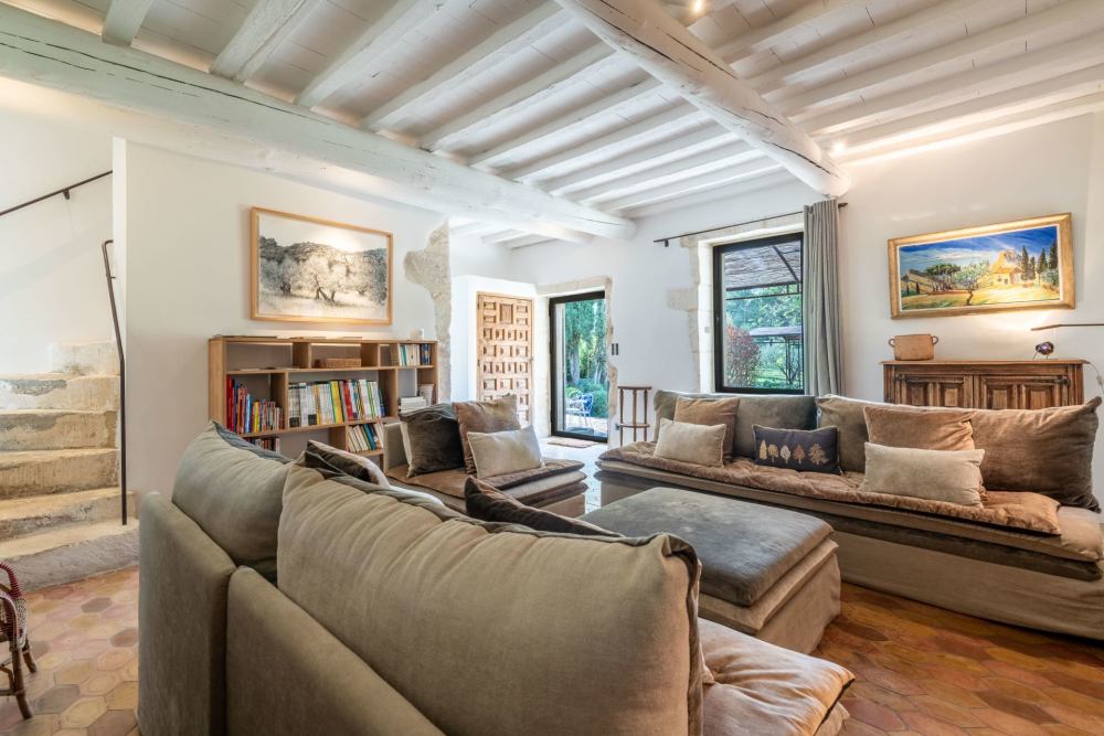 Photographs of Mas des Peintres villa in Provence - Image 10 of 46