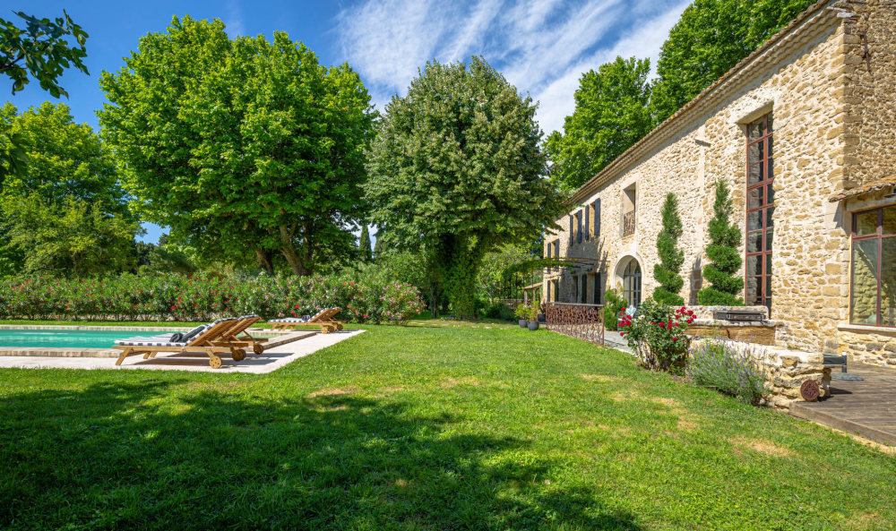 Photographs of Mas de la Sorgue villa in Provence - Image 3 of 45