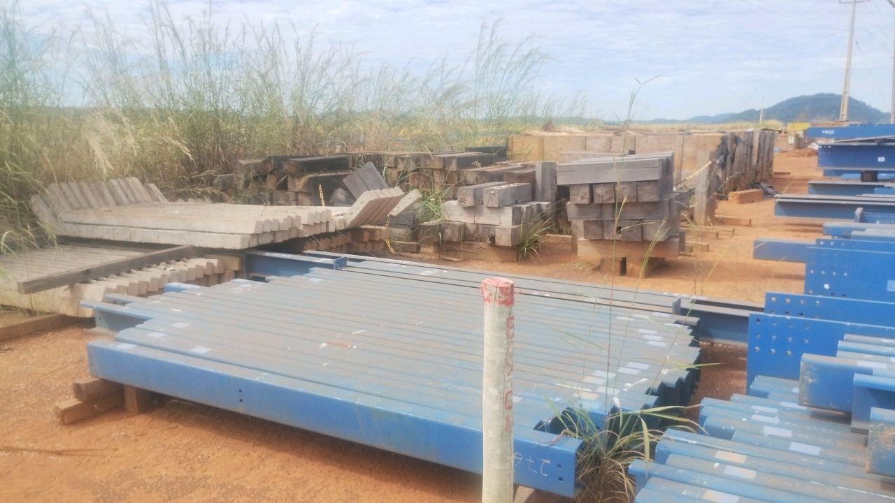 Lot of Metal Structures / Street 6-7 / BOX G10