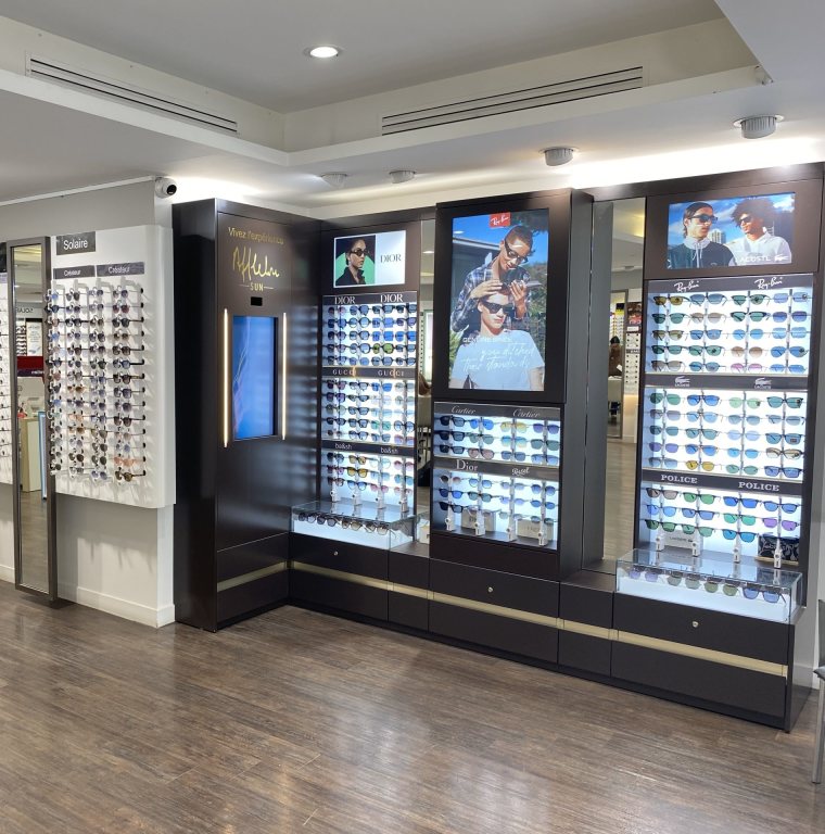 Magasin Opticien 242 rue des Pyrénées 75020 PARIS intérieur