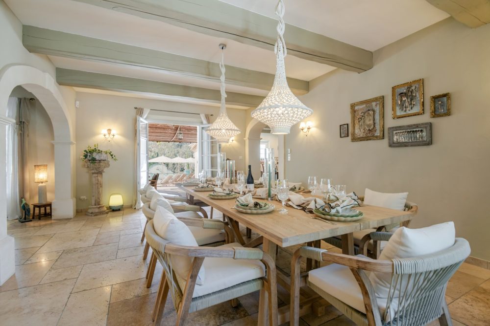 Photographs of Mas de l’Ecrin villa in Provence - Image 9 of 50