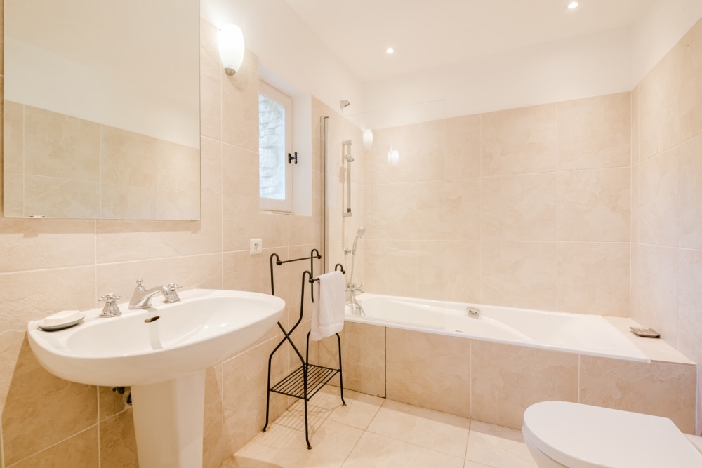 Photographs of Mas des Imberts villa in Provence - Image 23 of 48