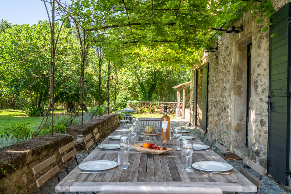 Photographs of Mas de la Sorgue villa in Provence - Image 17 of 45