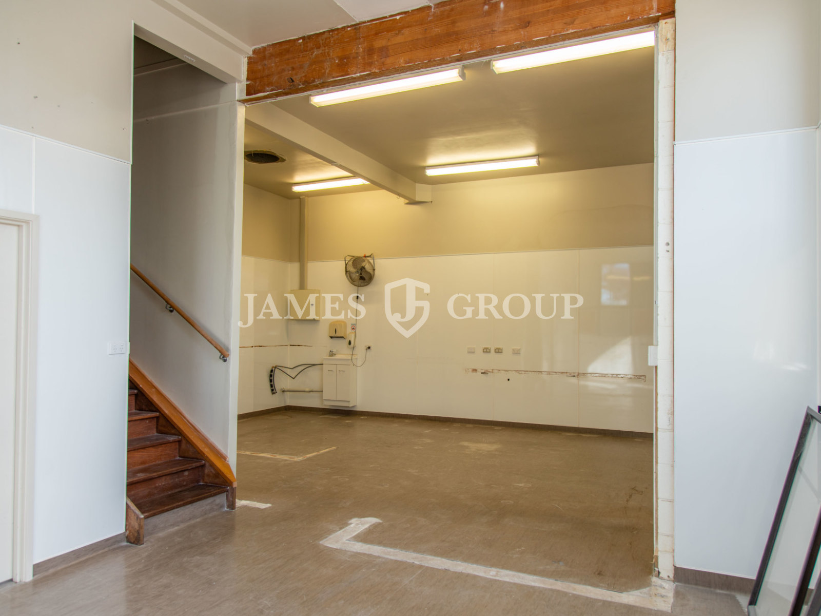 Affordable Road Front Unit + 3 Carparks | 110m²