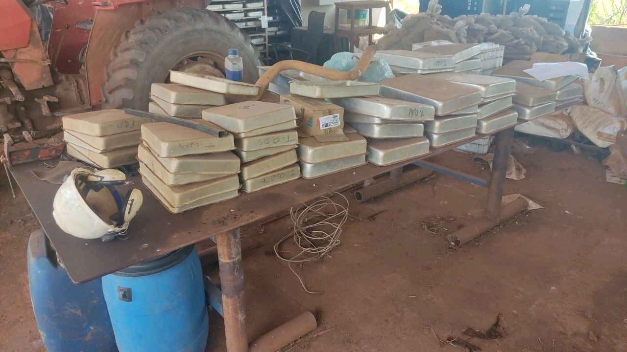 Lot with Scrap Shelves for Sample