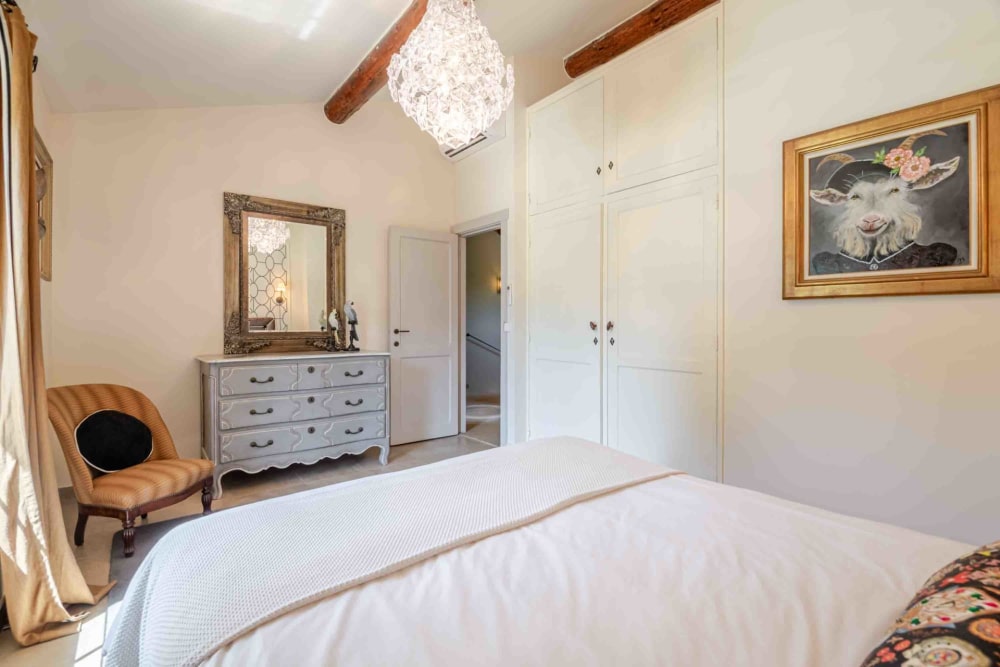 Photographs of Mas la Gloriette villa in Provence - Image 39 of 51