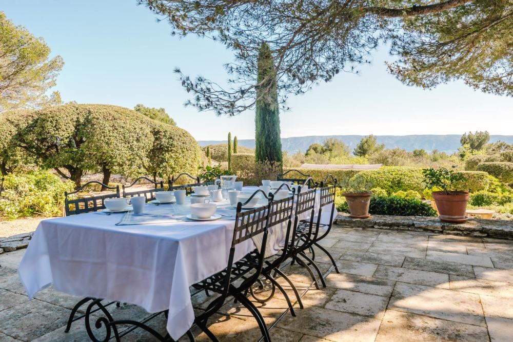 Photographs of Mas des Imberts villa in Provence - Image 6 of 48