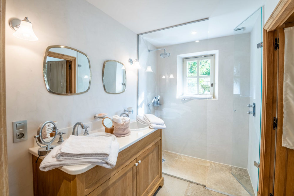 Photographs of Mas des Constellations villa in Provence - Image 20 of 49