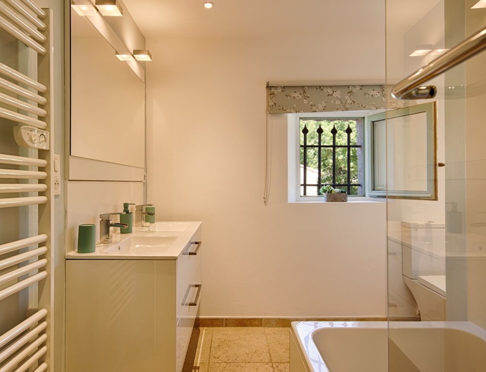 Photographs of Le Mas de la Route Neuve villa in Provence - Image 22 of 45