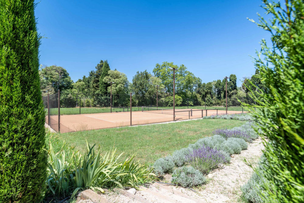 Photographs of Mas du Cardinal villa in Provence - Image 22 of 49