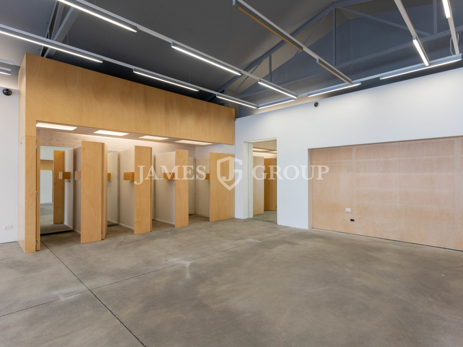 Modern Open Plan Retail With Strong Foot Traffic