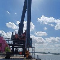 Mobile Excavator Adapted for Billets’ Ship Unloading-‘HITACHI-MANTSINEN’ - Image 2