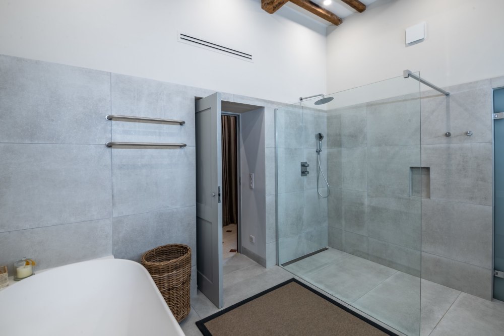 Photographs of Mas de Lacoste villa in Provence - Image 19 of 64