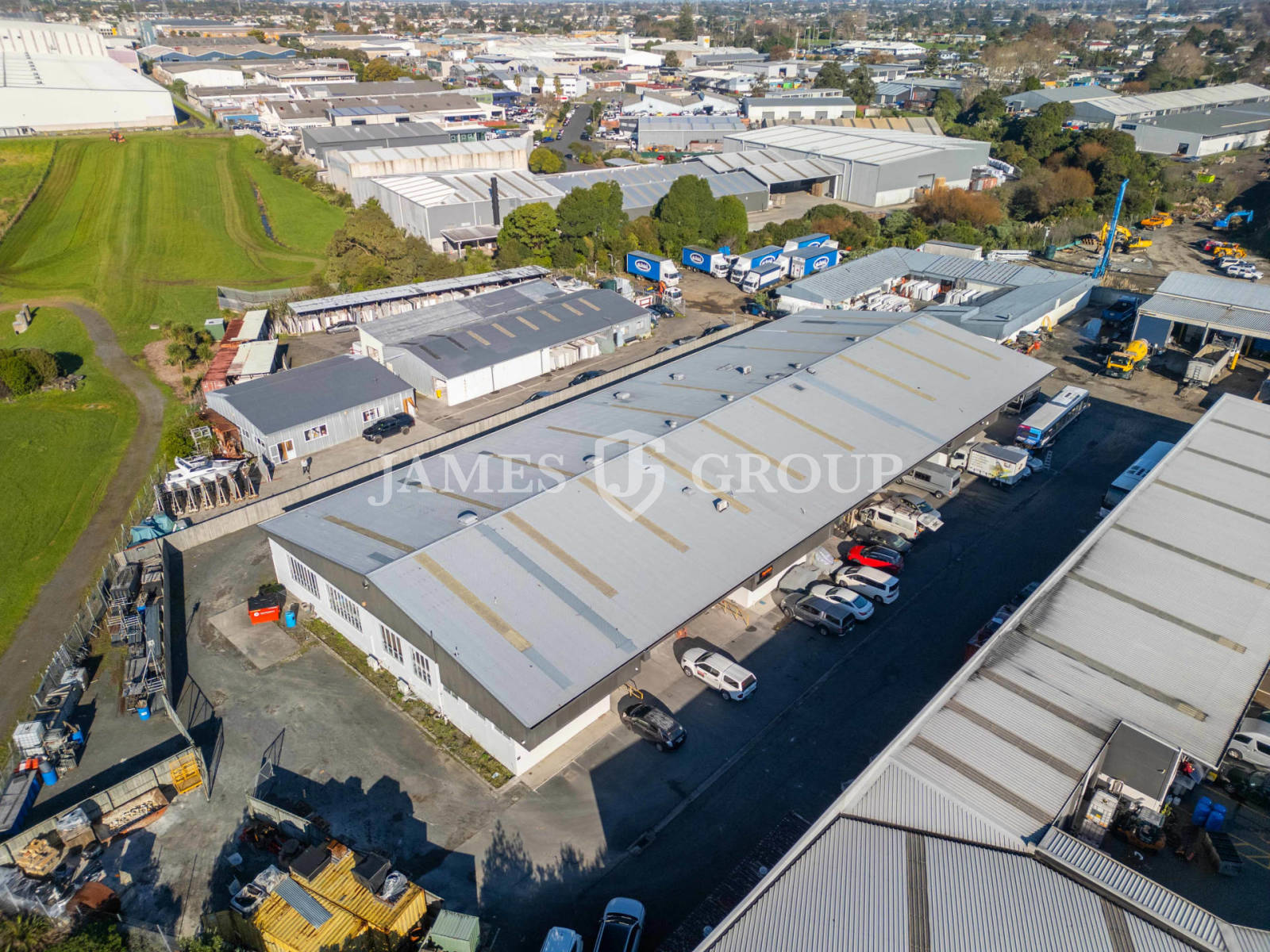 338m2 High-stud Industrial Unit With Parking