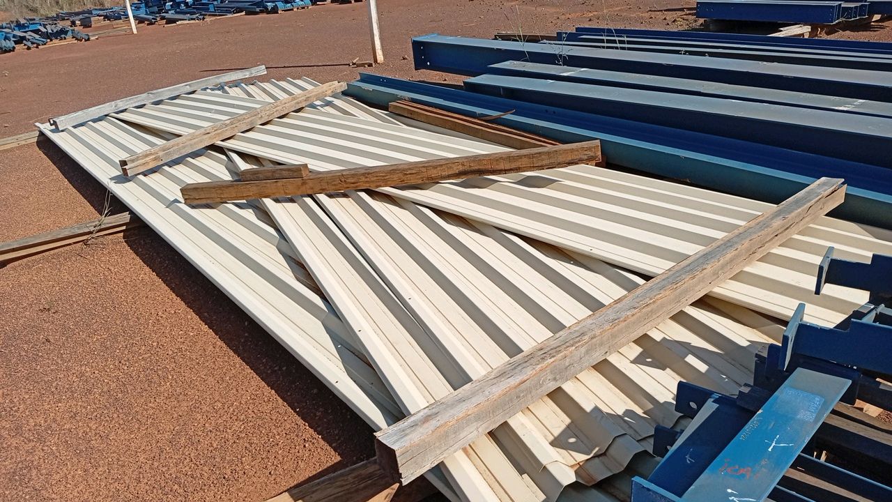 Lot of Metal Structures / BOX Z15