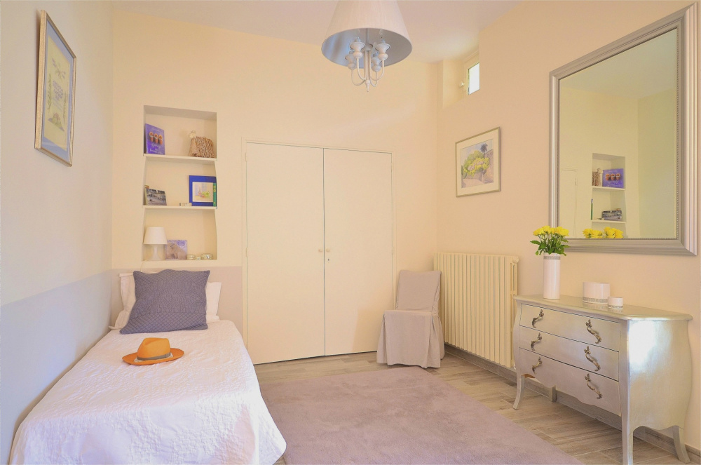 Photographs of La Cour villa in Provence - Image 25 of 34