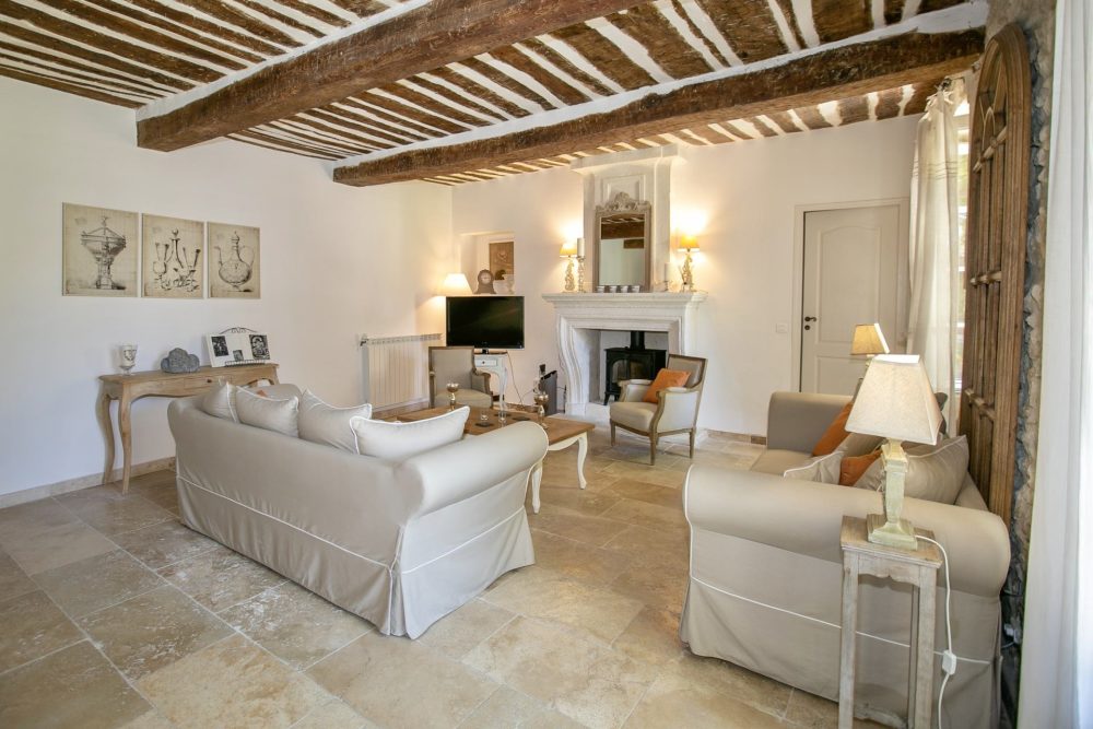 Photographs of Mas des Marguerites villa in Provence - Image 10 of 43