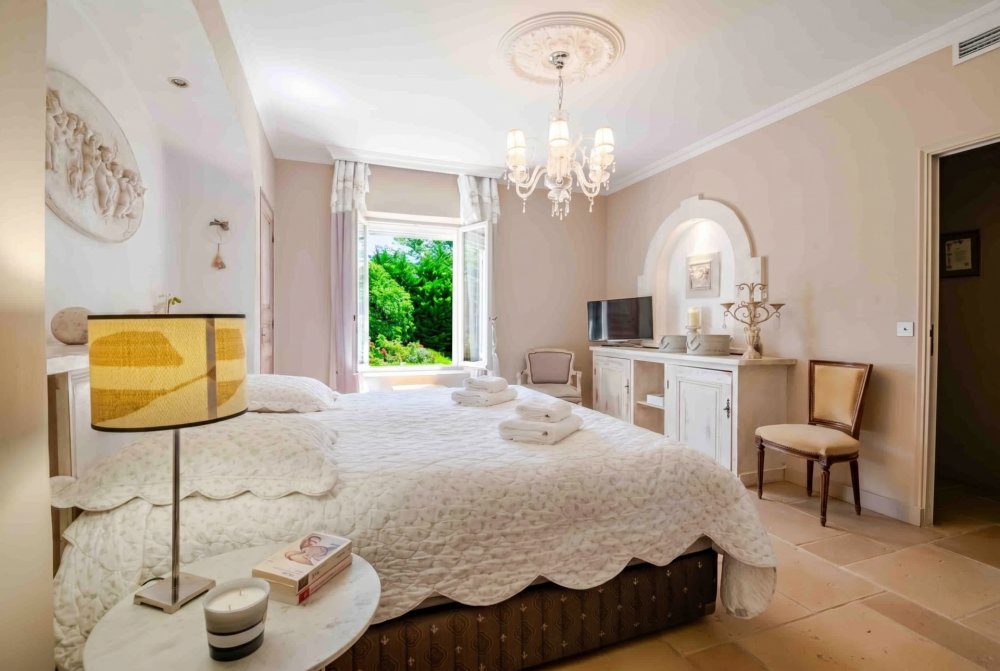 Photographs of Mas du Grelot villa in Provence - Image 19 of 39