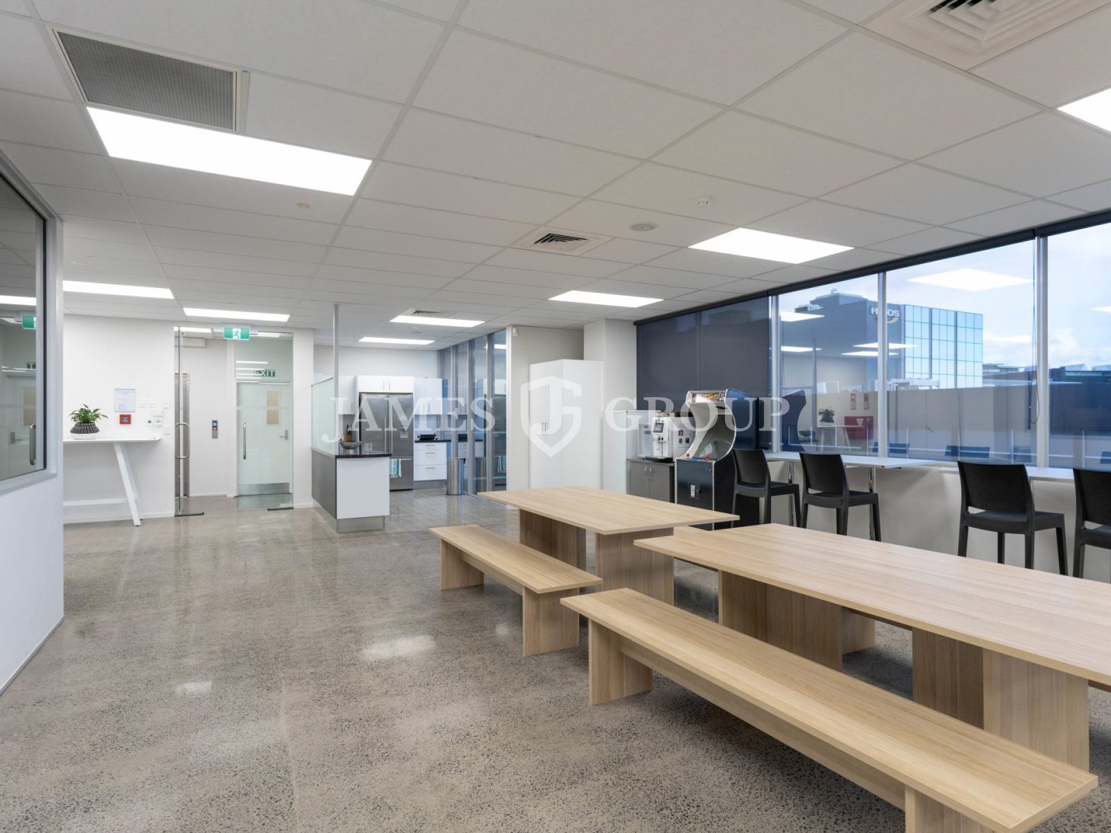 Light-filled 511m² Office Just Off College Hill