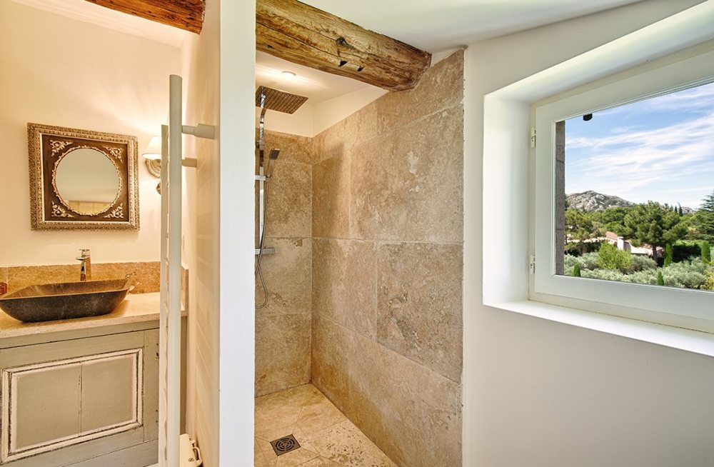 Photographs of Mas de Isa villa in Provence - Image 21 of 41