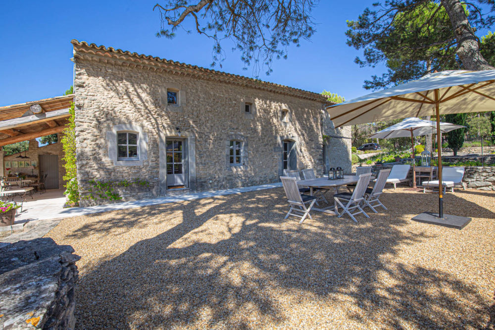 Photographs of Mas de Monvert villa in Provence - Image 3 of 34
