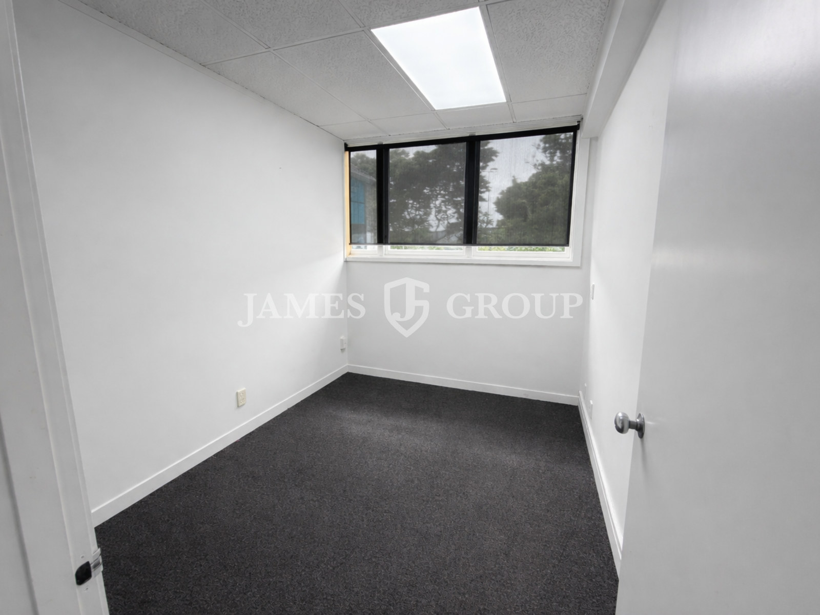 High Profile Epsom Office With 5 Consulting Rooms