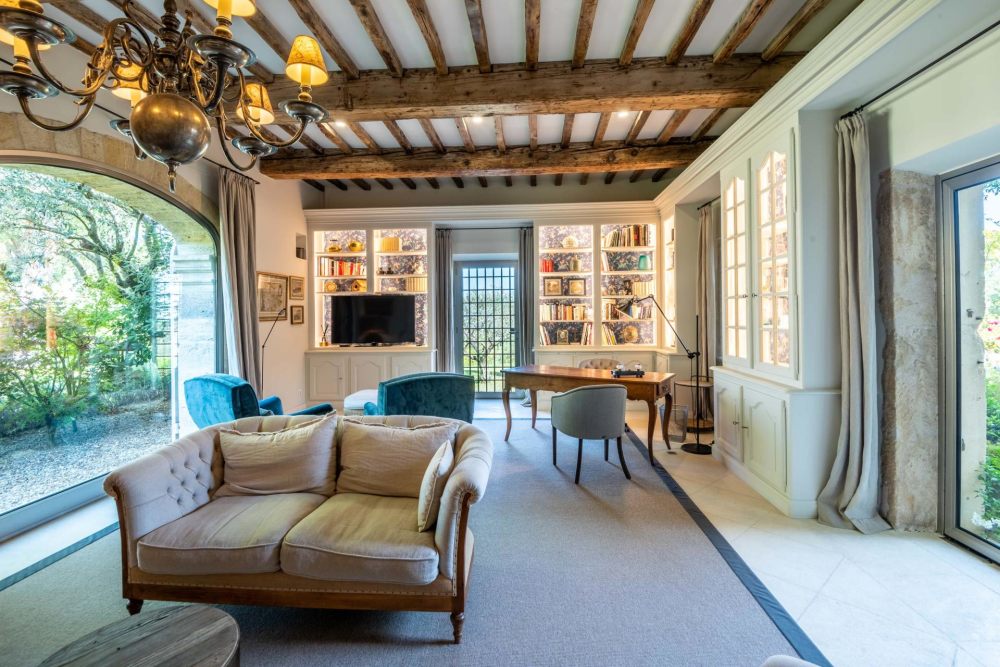 Photographs of Mas de Lacoste villa in Provence - Image 8 of 64