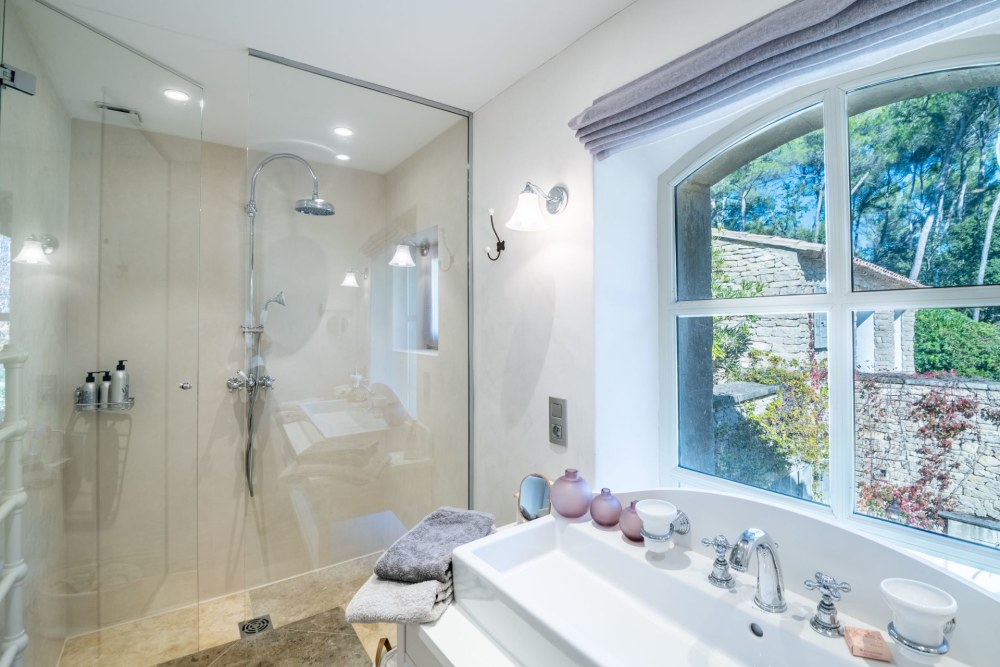 Photographs of Mas des Constellations villa in Provence - Image 38 of 49