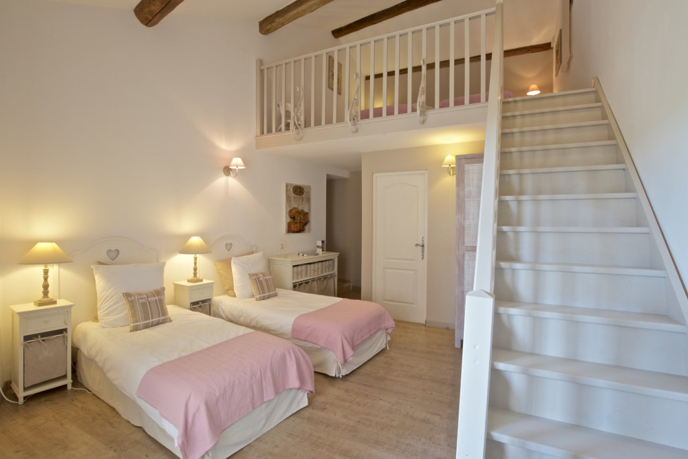 Photographs of Mas des Marguerites villa in Provence - Image 26 of 43
