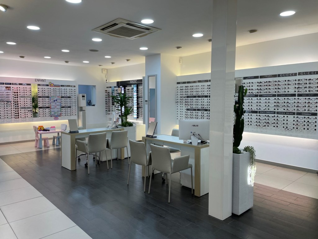 Magasin Opticien 37 avenue Charles de Gaulle 13140 MIRAMAS intérieur