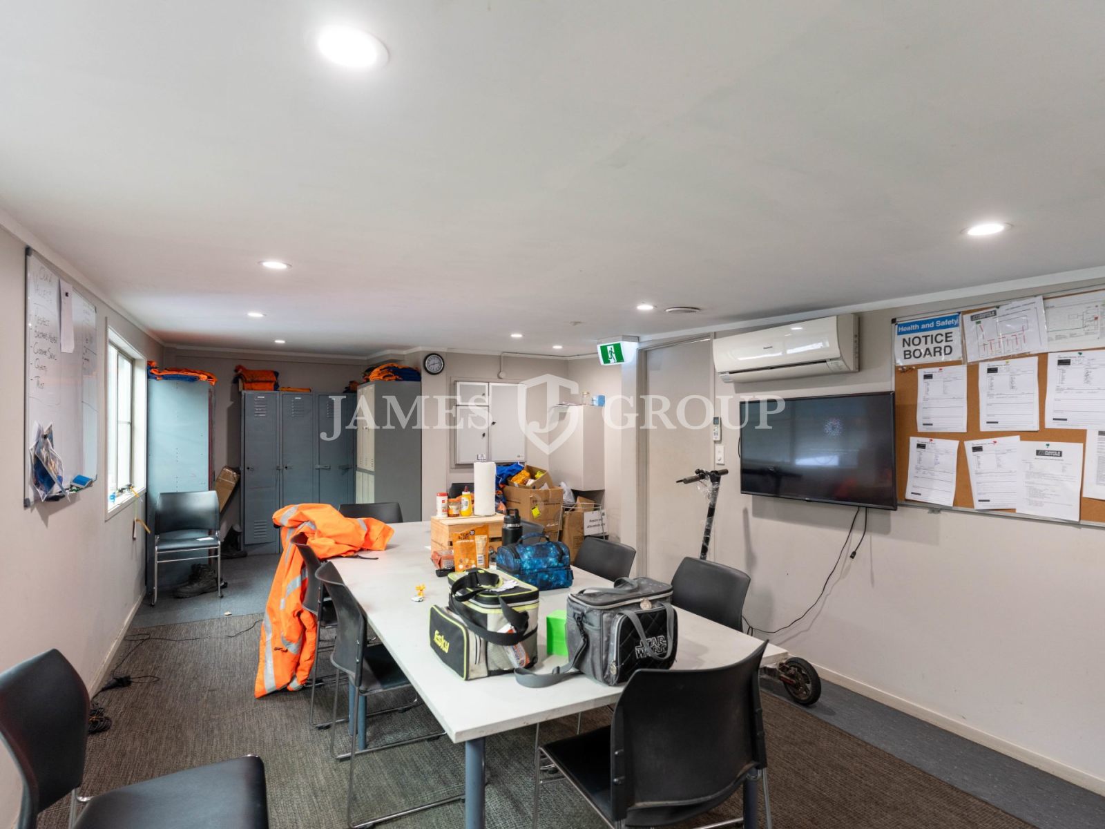 Gantry Crane-equipped Unit In Prime Wiri Location