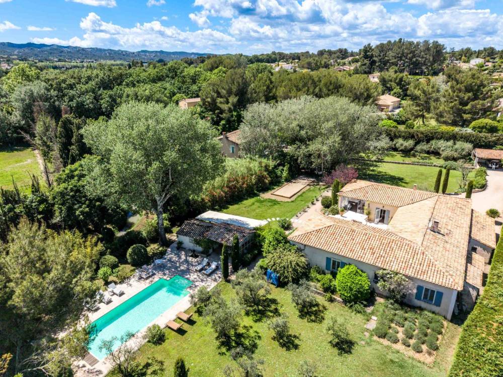 Photographs of Mas du Grelot villa in Provence - Image 2 of 39
