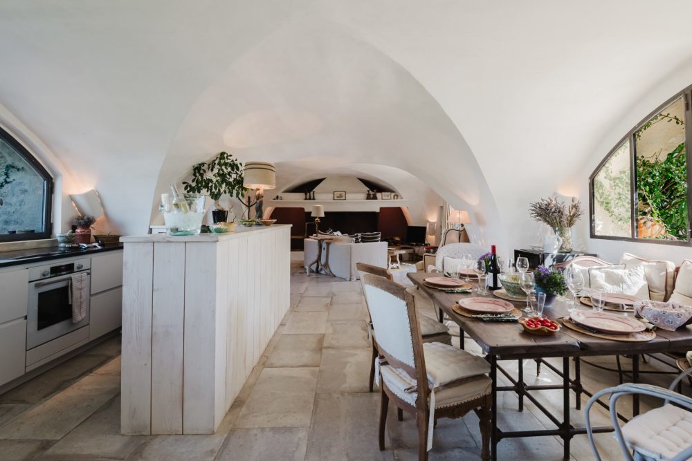 Photographs of Mas des Bleuets villa in Provence - Image 7 of 44