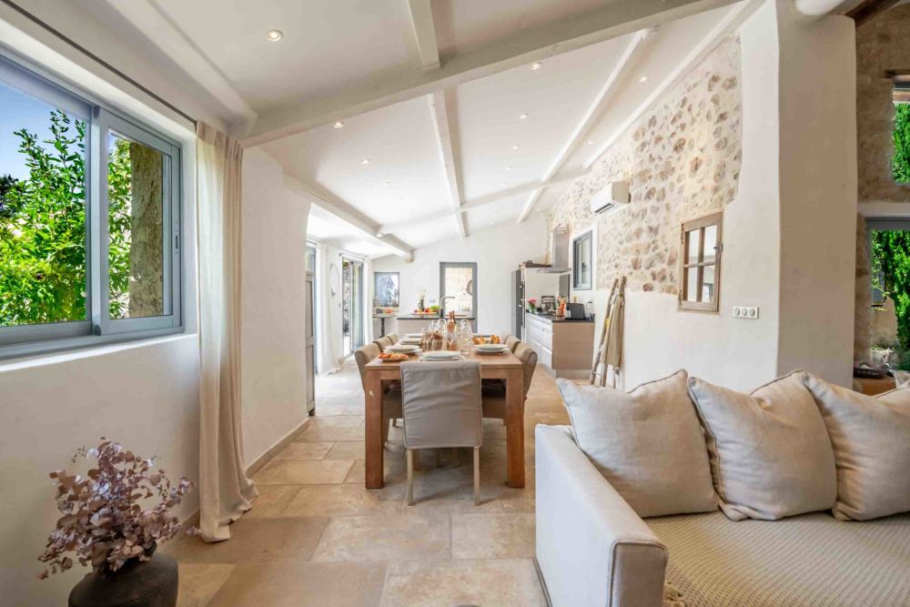 Photographs of La Farinette villa in Provence - Image 7 of 33