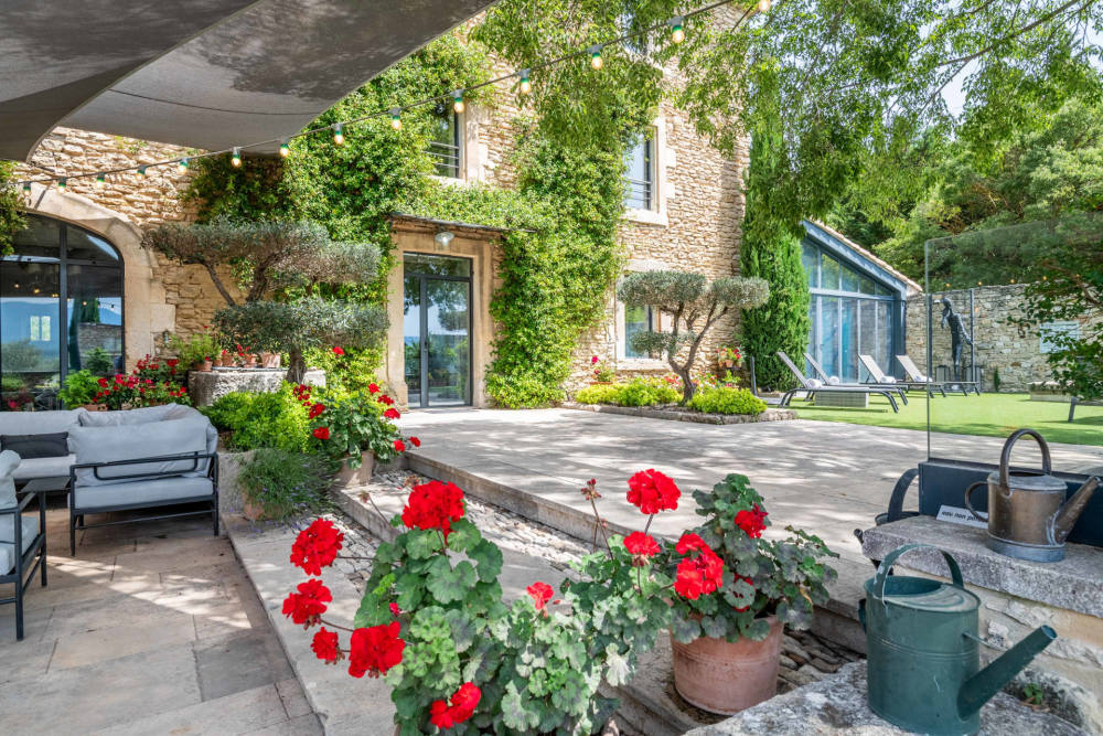 Photographs of Bastide de la Senancole villa in Provence - Image 1 of 52