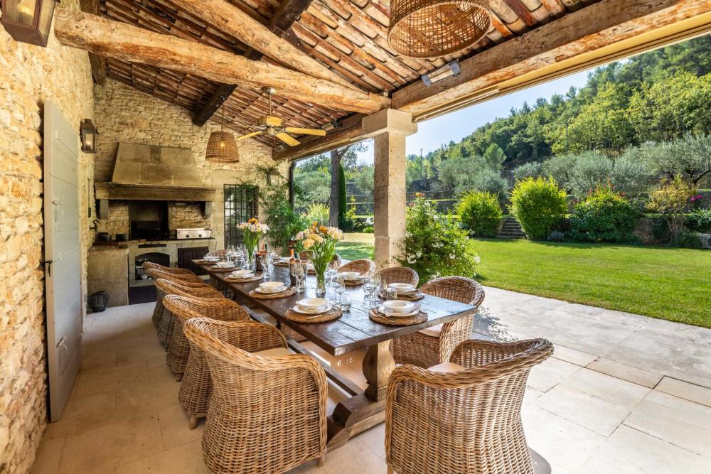 Photographs of Mas de Lacoste villa in Provence - Image 15 of 64