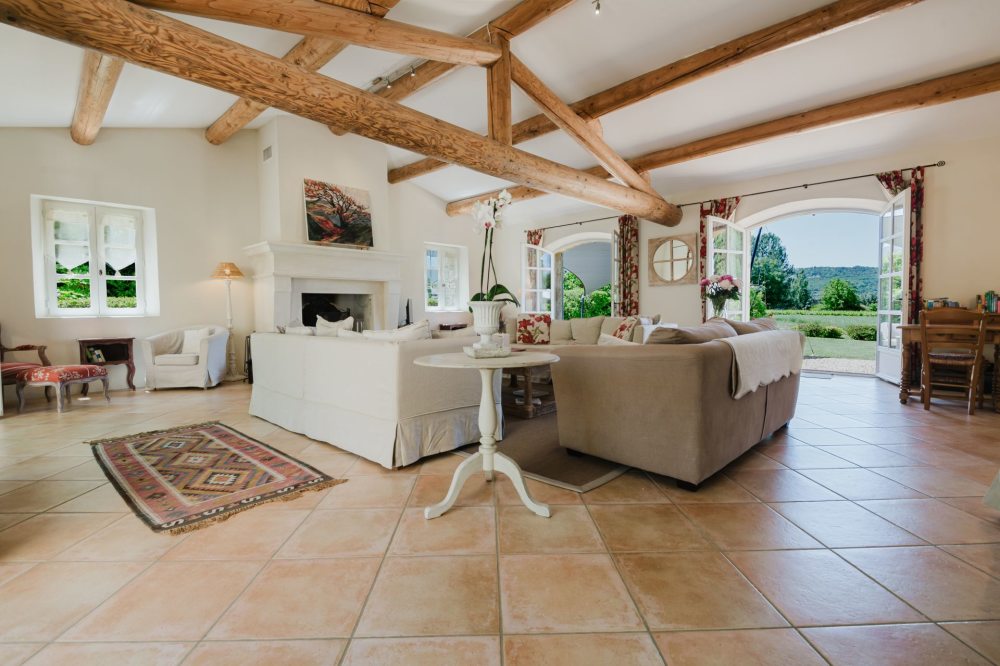 Photographs of Mas du Fournil villa in Provence - Image 8 of 47