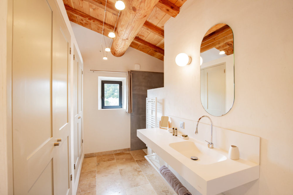 Photographs of Mas Eole villa in Provence - Image 23 of 39
