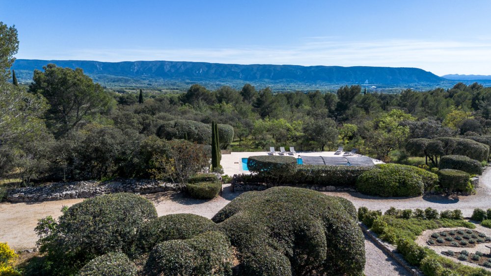 Photographs of Mas des Imberts villa in Provence - Image 4 of 48