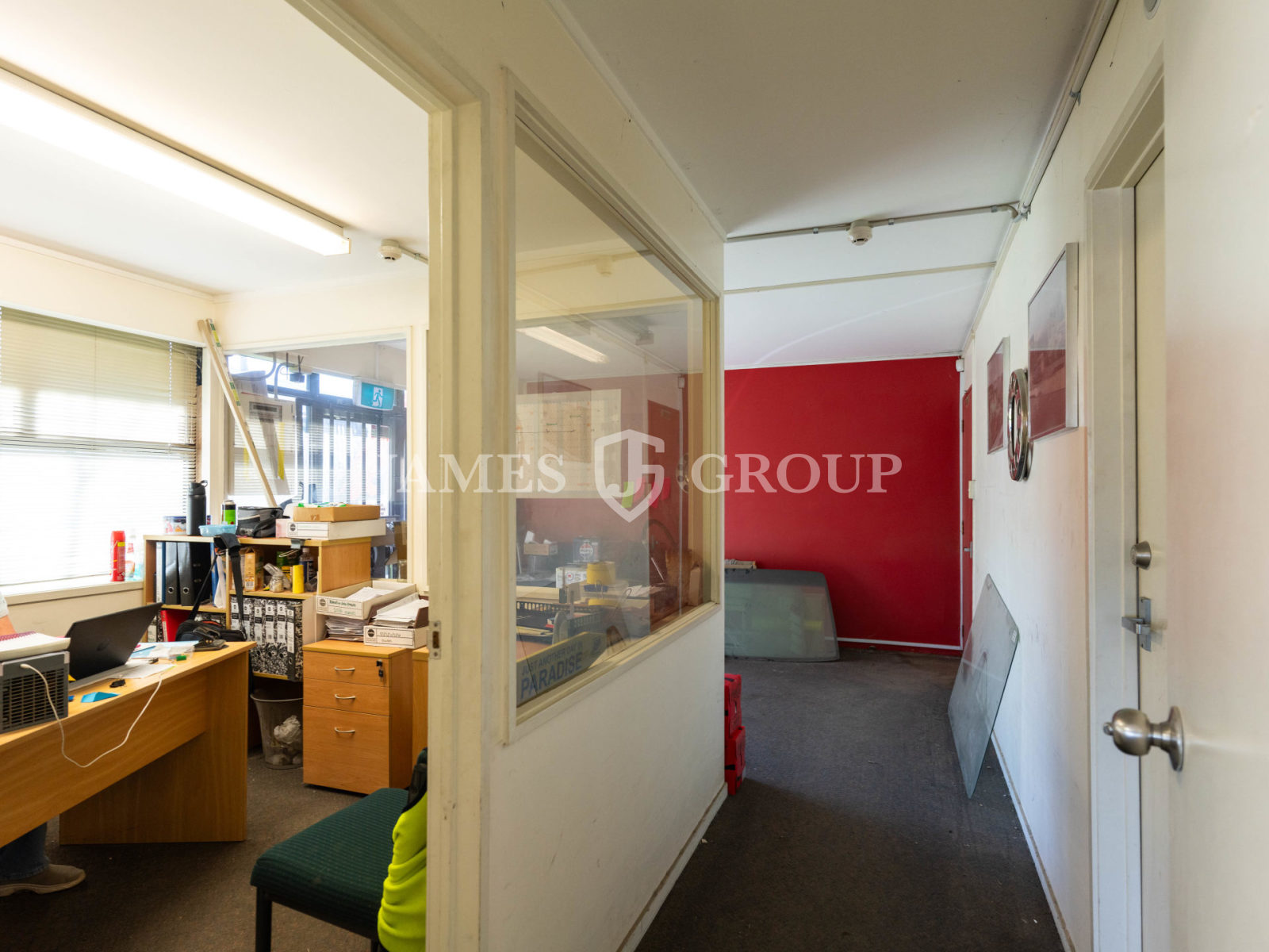 443m² Industrial Unit | Dual Roller Doors