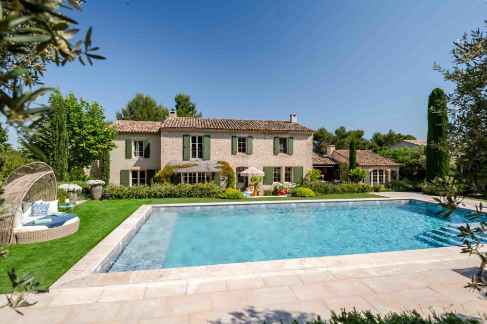 Photographs of Mas la Gloriette villa in Provence - Image 1 of 51