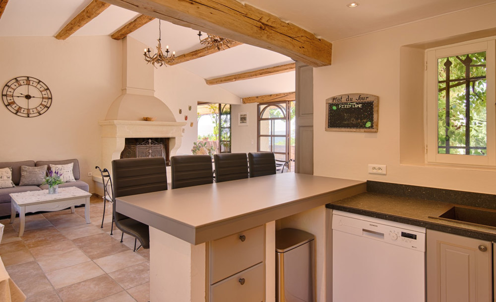 Photographs of Le Mas de la Route Neuve villa in Provence - Image 8 of 45