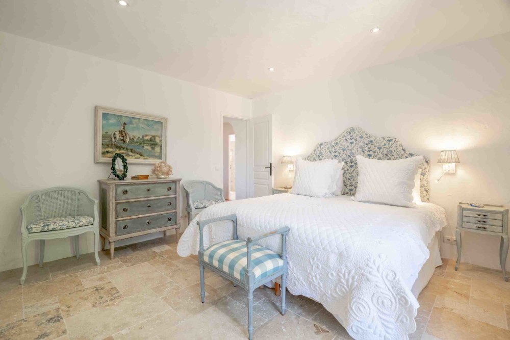 Photographs of Mas Provencal villa in Provence - Image 30 of 38