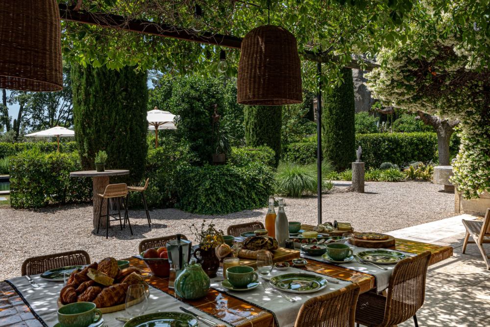 Photographs of Mas du Rocher des Baux villa in Provence - Image 5 of 47
