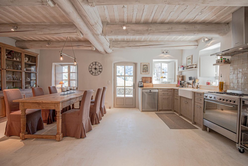 Photographs of Mas de Monvert villa in Provence - Image 9 of 34