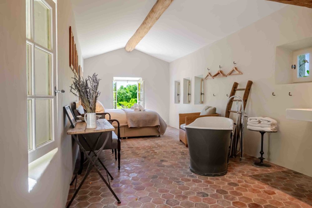 Photographs of Mas des Roses villa in Provence - Image 21 of 44