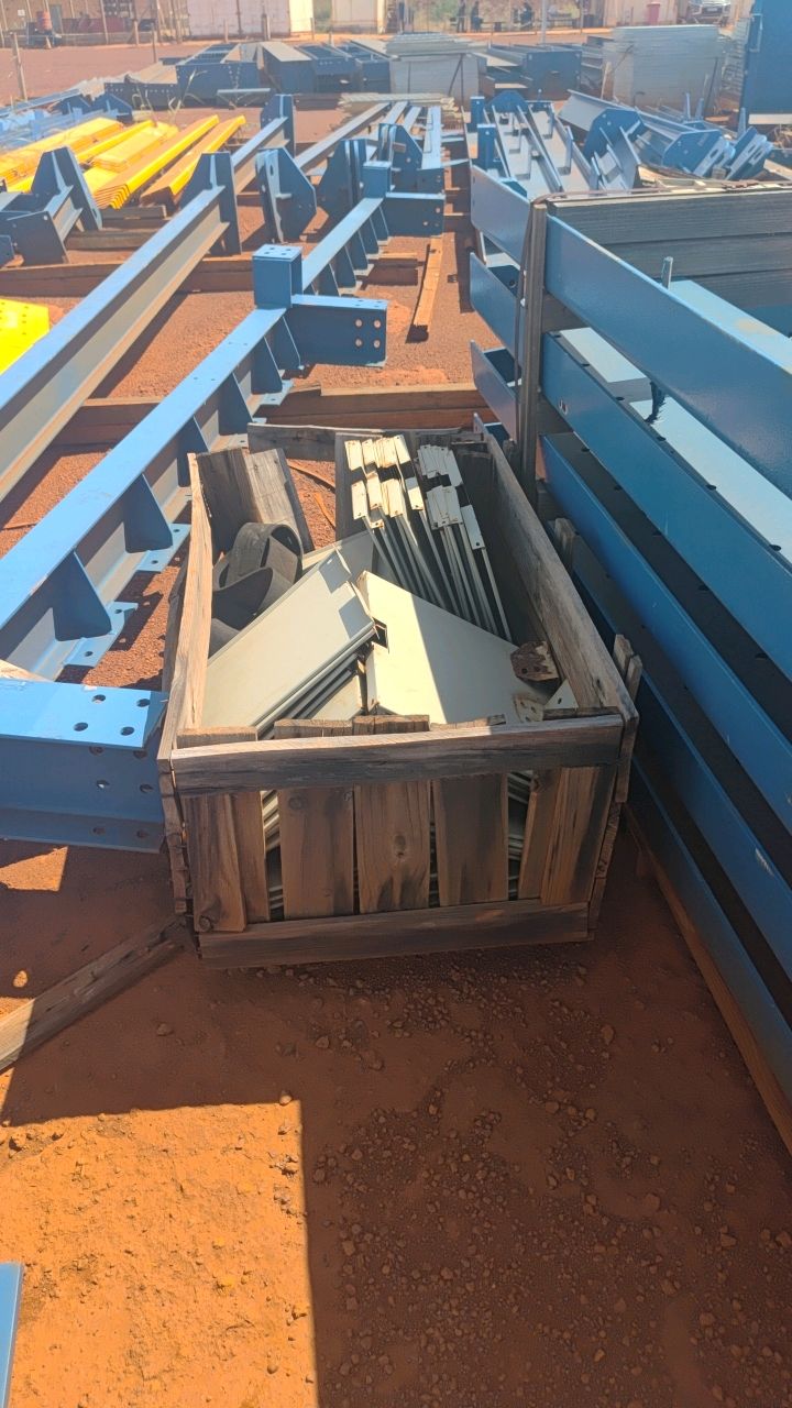 Lot of Metal Structures/ Street 5/ BOX E4