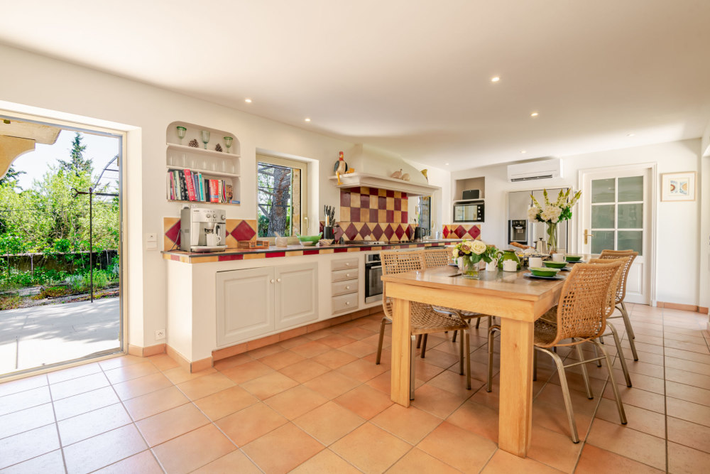 Photographs of Mas de Ribe villa in Provence - Image 9 of 50