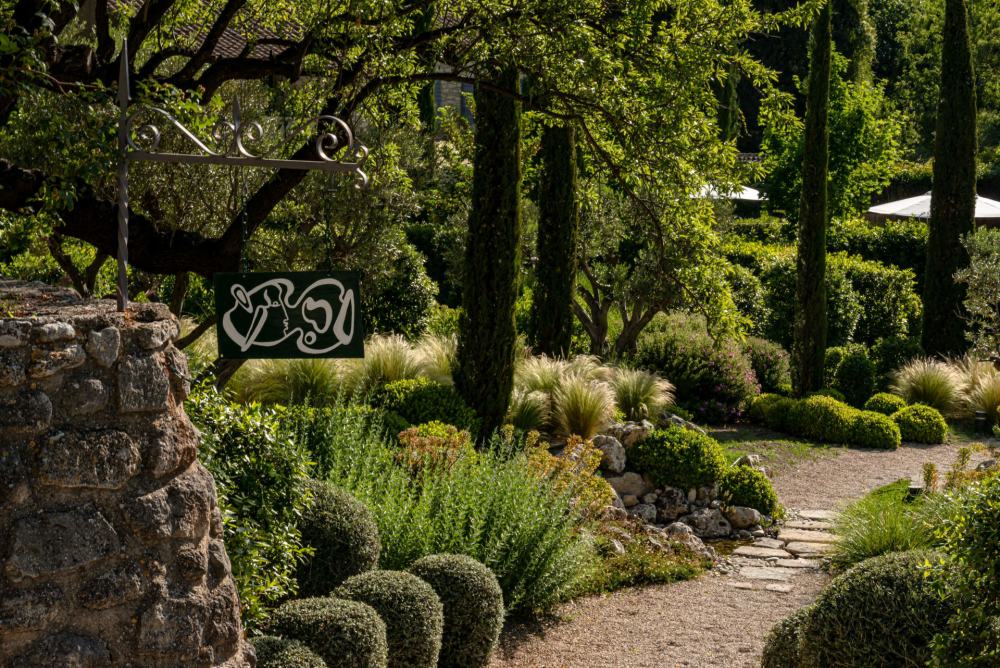 Photographs of Mas du Rocher des Baux villa in Provence - Image 16 of 47