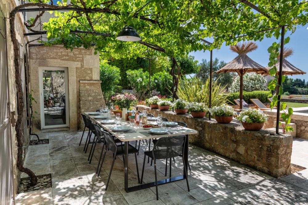 Photographs of Mas des Charmes villa in Provence - Image 2 of 39